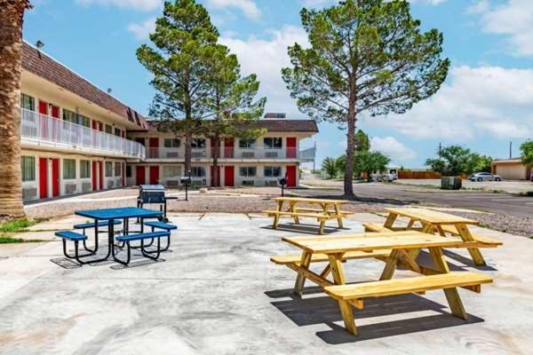 Rodeo Inn بيكوس المظهر الخارجي الصورة