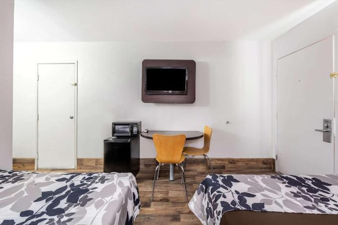 Rodeo Inn بيكوس المظهر الخارجي الصورة